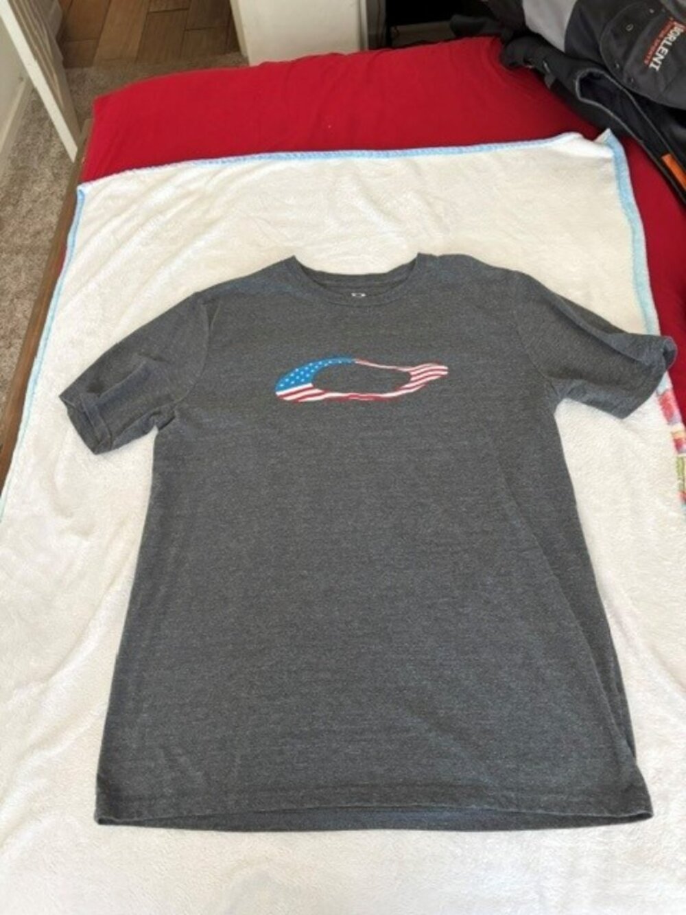 Men's Oakley T-shirt, Size XL